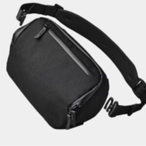 NWT Alpaka Vertex Pouch